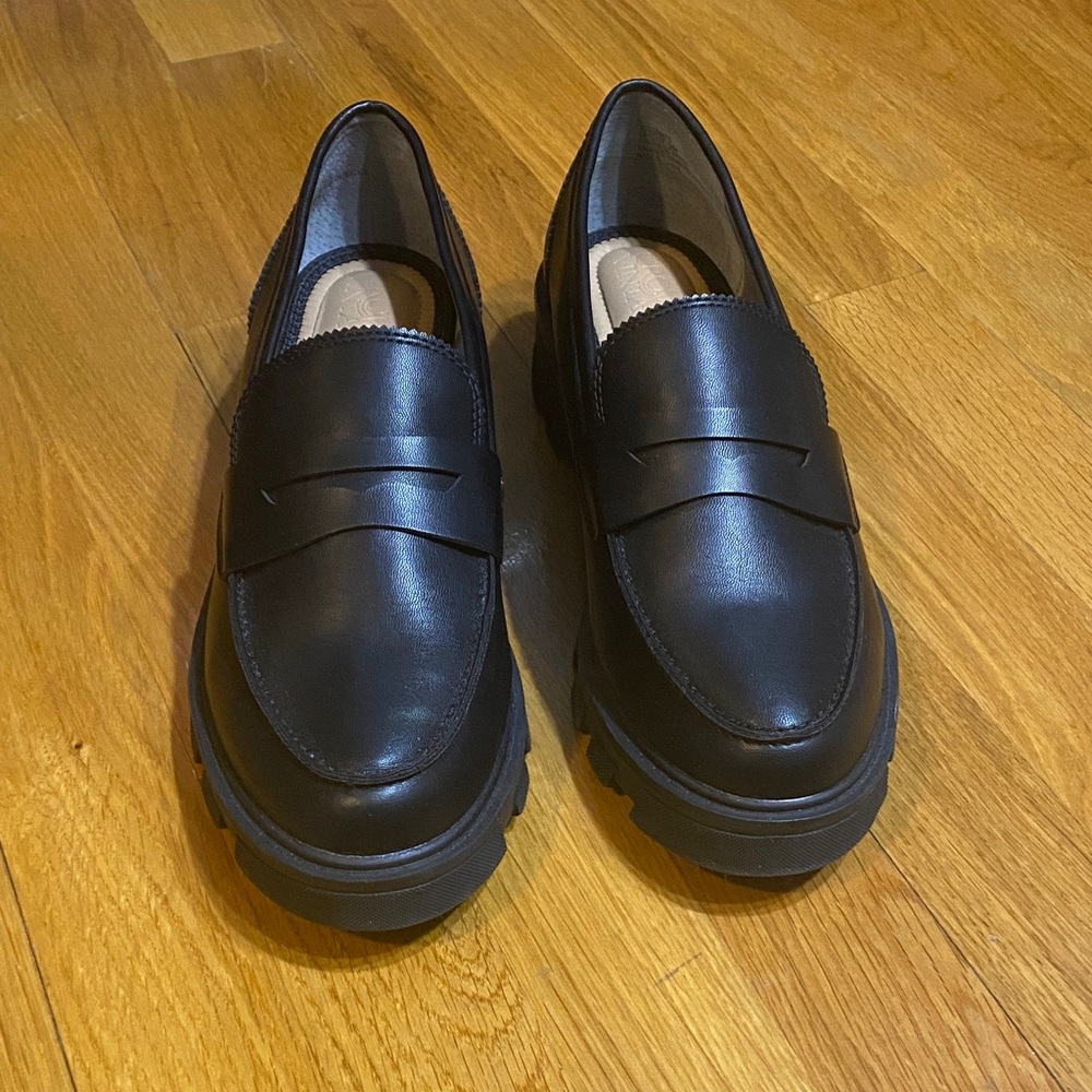Crown Vintage Black Leather Loafers